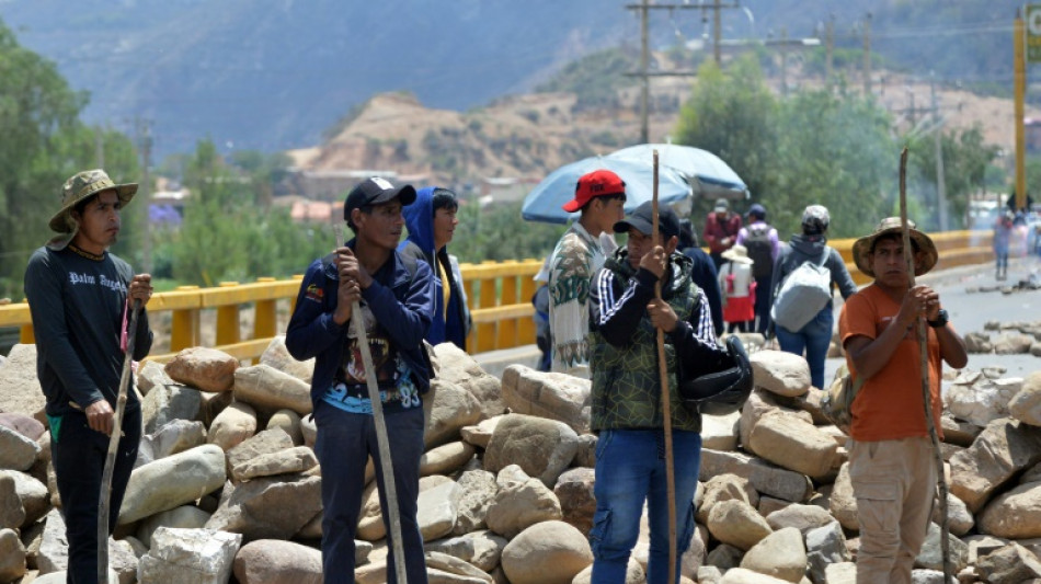 Camponeses próximos a Evo Morales prometem radicalizar protestos na Bolívia