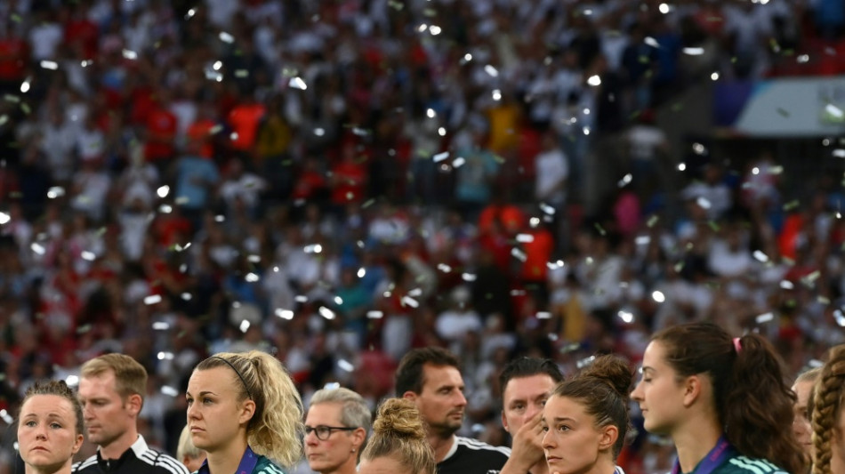 Kabinenbesuch des Kanzlers: Scholz baut DFB-Frauen auf