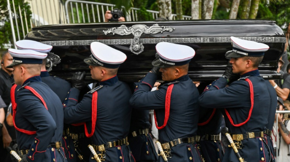 El "rey" Pelé fue sepultado en Brasil tras masivo homenaje