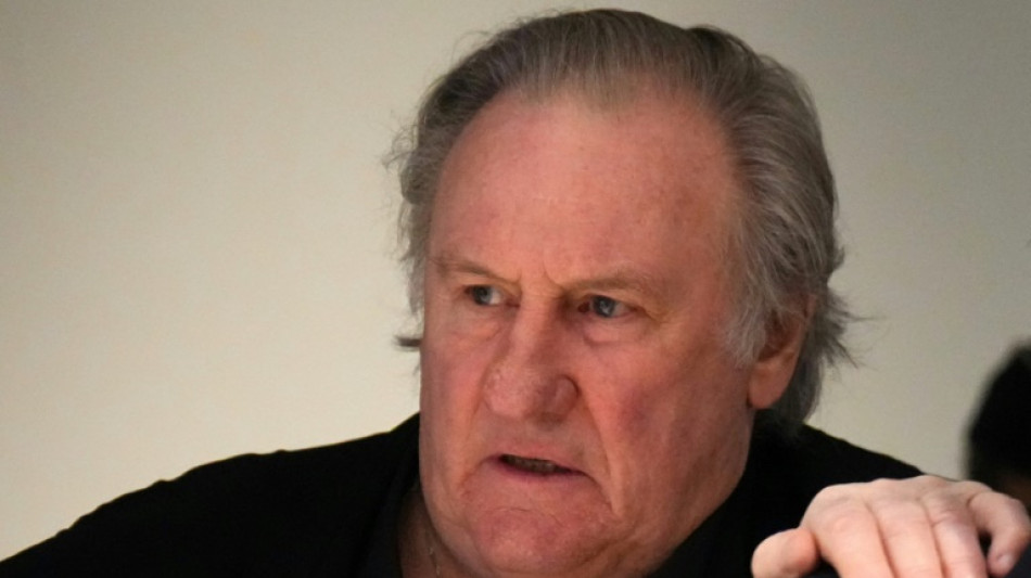 El actor francés Depardieu, juzgado por agresiones sexuales, niega "manosear" a las mujeres