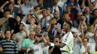 Com gol de Vini, Real Madrid vence Villarreal (2-0) e coloca pressão sobre líder Barça