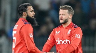 England down India to keep T20 series alive