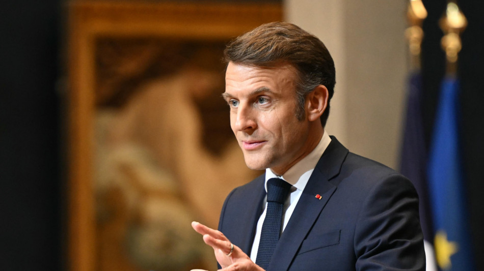 Macron, 'l'Ue sui dazi dovrà farsi rispettare e reagire'