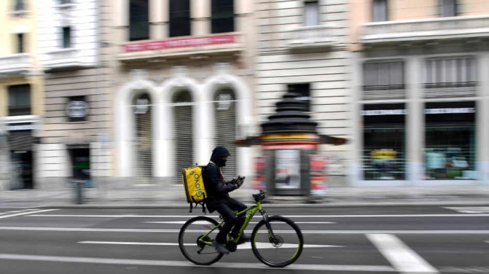 Glovo cede a la presión del gobierno español y contratará a sus repartidores