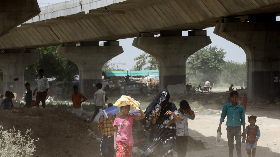 Allarme caldo nell'India del nord, a a Delhi attesi 45 gradi