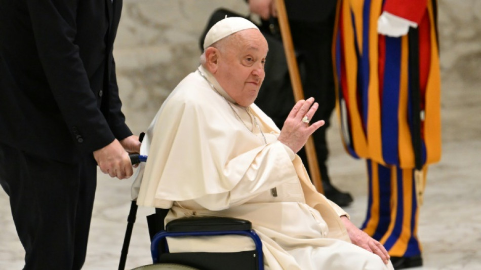 Le pape "a dormi toute la nuit" après deux crises respiratoires lundi