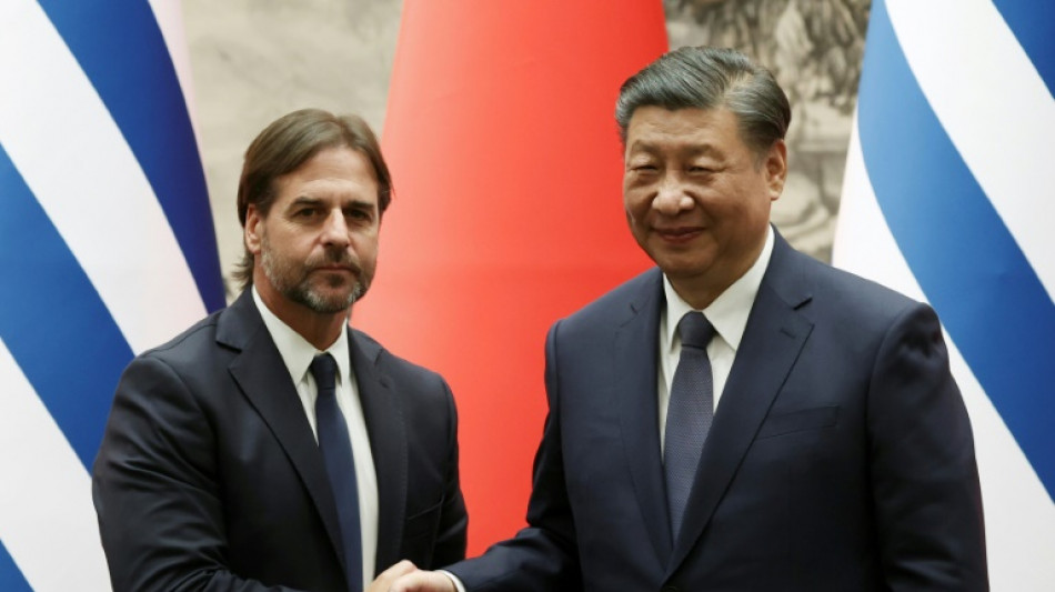 China e Uruguai avançam em associação comercial durante visita de Lacalle Pou a Pequim