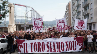 Calcio: protesta dei tifosi del Torino, 5mila in corteo