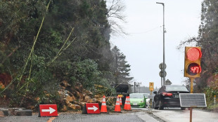 Japon: 62 morts dans le séisme du Nouvel An, la météo complique les secours