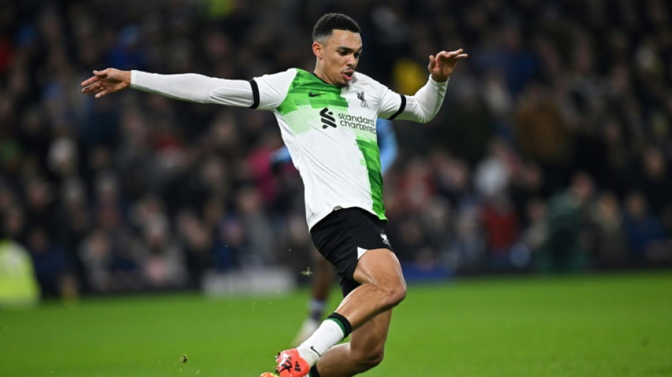 Liverpool's Alexander-Arnold hit by knee injury 