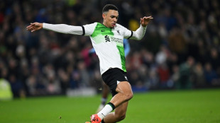 Liverpool's Alexander-Arnold hit by knee injury 