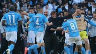 Napoli refresh title hopes with win over Fiorentina