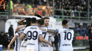 Napoli vence Verona e segue líder do Italiano; Inter bate Venezia e continua na cola