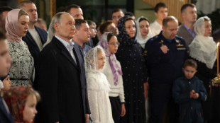 Putin celebra il Natale ortodosso con militari e loro famiglie