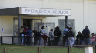 Argentina busca cobrar a extranjeros por salud y educación pública