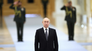 Putin, recebido com honras nos Emirados antes de viajar para a Arábia Saudita