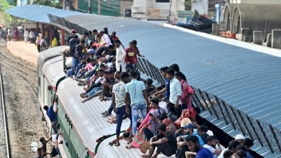 Le Bangladesh interdit les voyages sur le toit des trains