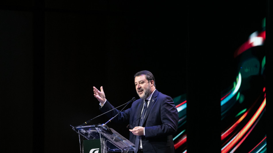 Salvini, domani al via Codice Strada, conto 99% italiani capisca