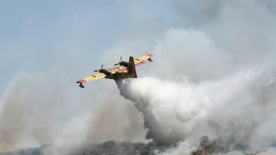 Bombeiros na Grécia seguem ativos e vigilantes diante de incêndios