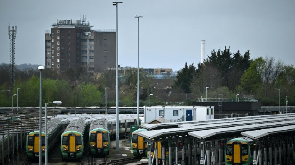 Labour pledges to renationalise UK railways