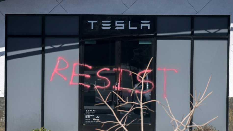 La fiscal general de EEUU califica el vandalismo contra Tesla de "terrorismo interno"