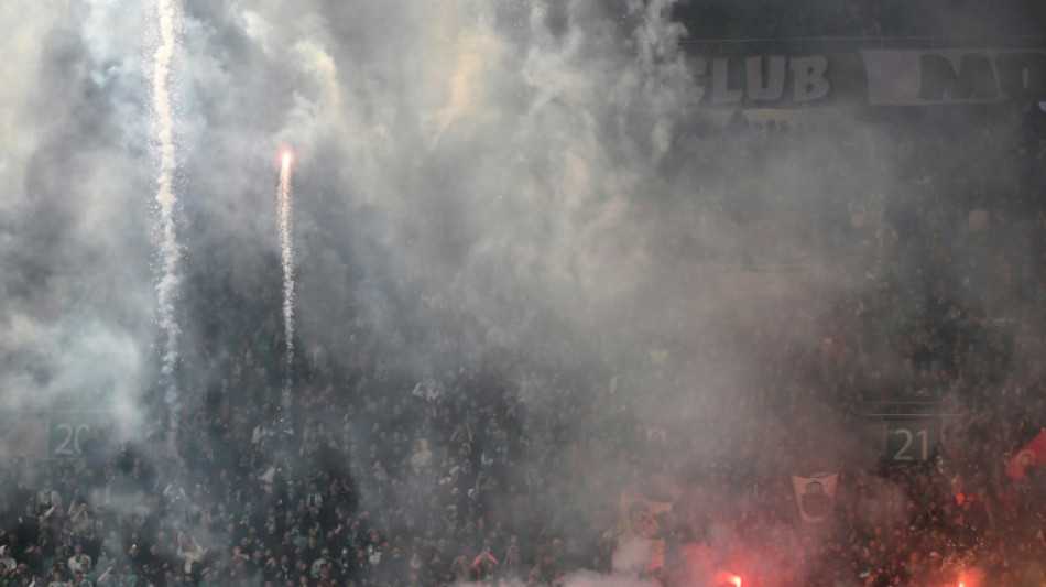 L1: fumigènes à Saint-Etienne, le match contre Monaco interrompu