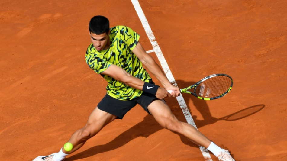 Alcaraz vence Evans e vai lutar pelo bi do ATP de Barcelona contra Tsitsipas