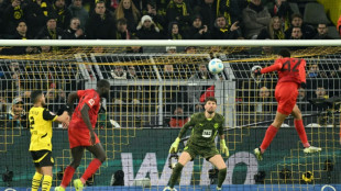 Bayern arranca empate com Dortmund e segue invicto, mas perde Kane por lesão