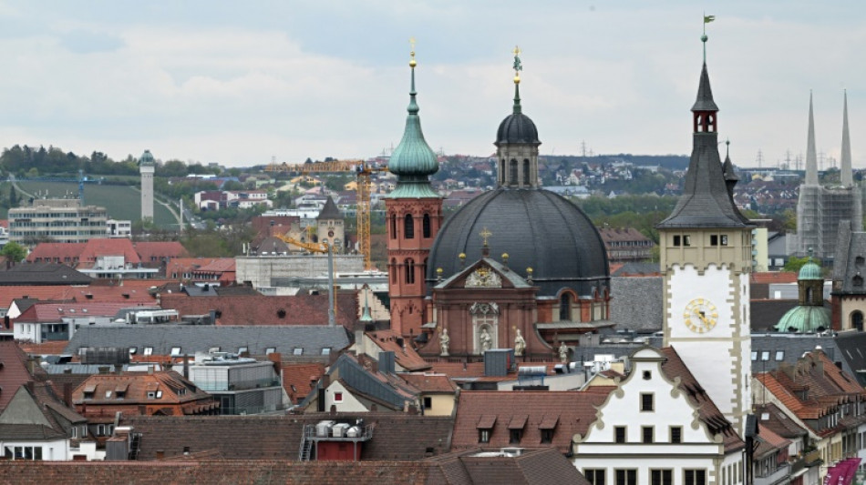 Karlsruhe: Kein Unterschied zwischen Ehe und eingetragener Partnerschaft bei Kirchgeld