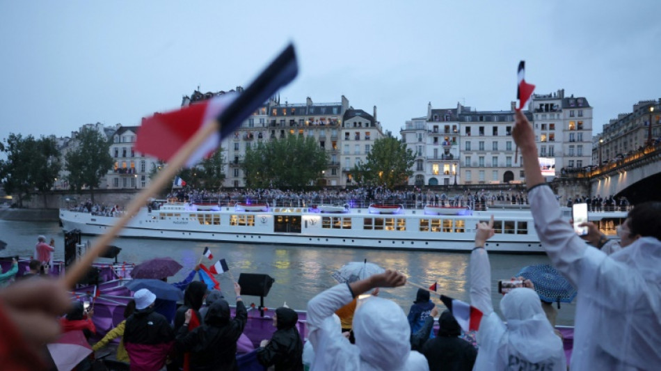 À la cérémonie d'ouverture des JO-2024, des spectateurs trempés mais aux yeux brillants